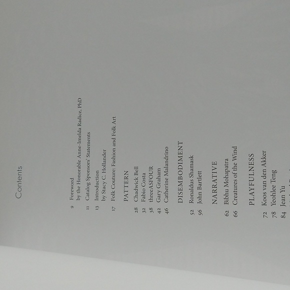 FOLK COUTURE FASHION AND FOLK ART Book ALEXIS CARRENO AMERICAN FOLK ART MUSEUM - Picture 3 of 4